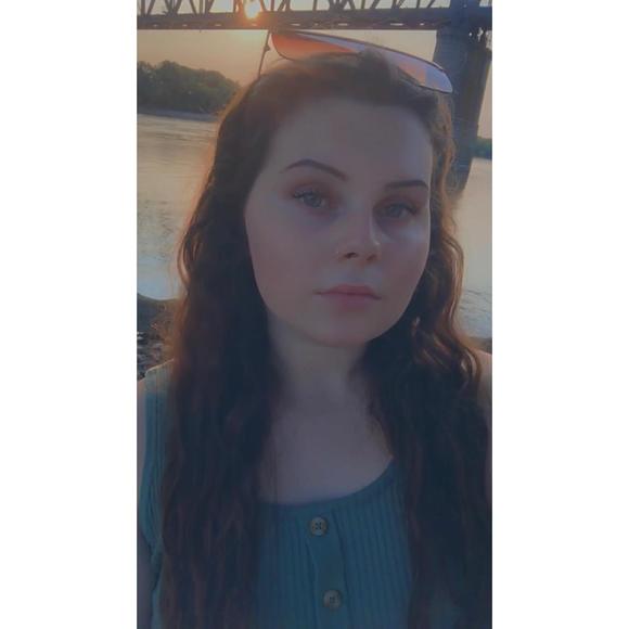 Meet your Posher, Britney - Picture 1 of 1